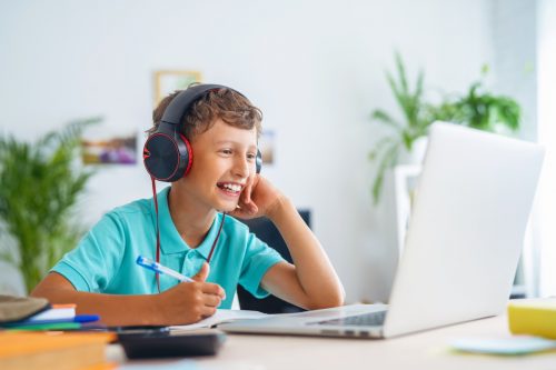Online School Helps Students Develop Online Communication Skills