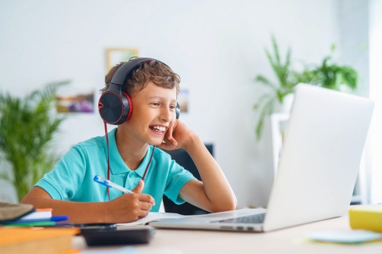 Online School Helps Students Develop Online Communication Skills