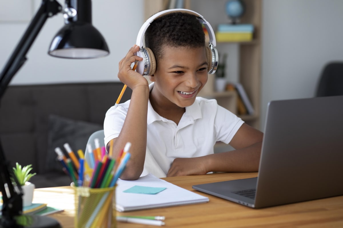 Online Education: The Past, Present and the Future Online Education: The Past, Present and the Future