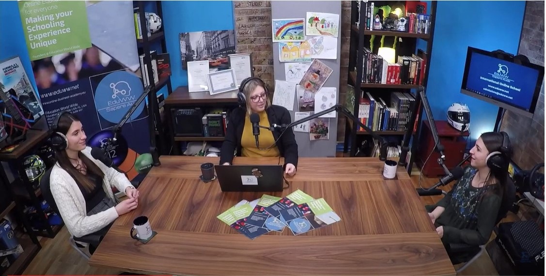 What Is the Role of an Online Teacher? What Is the Role of an Online Teacher?