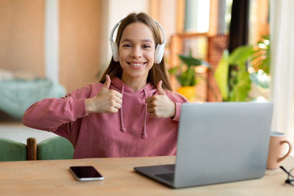 Online student no longer being bored in school